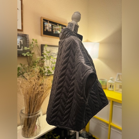 World Market Lounge Gray Quilted Velvet Oversized Big Pocket Poncho Size S/M - Picture 8 of 8